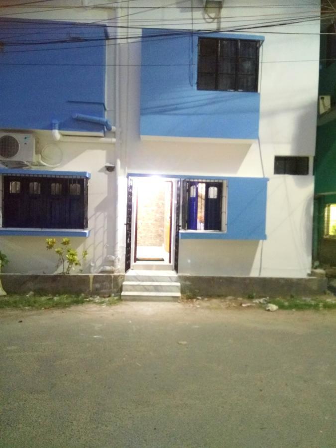 Kollolini Kolkata Acomodação com café da manhã Exterior foto